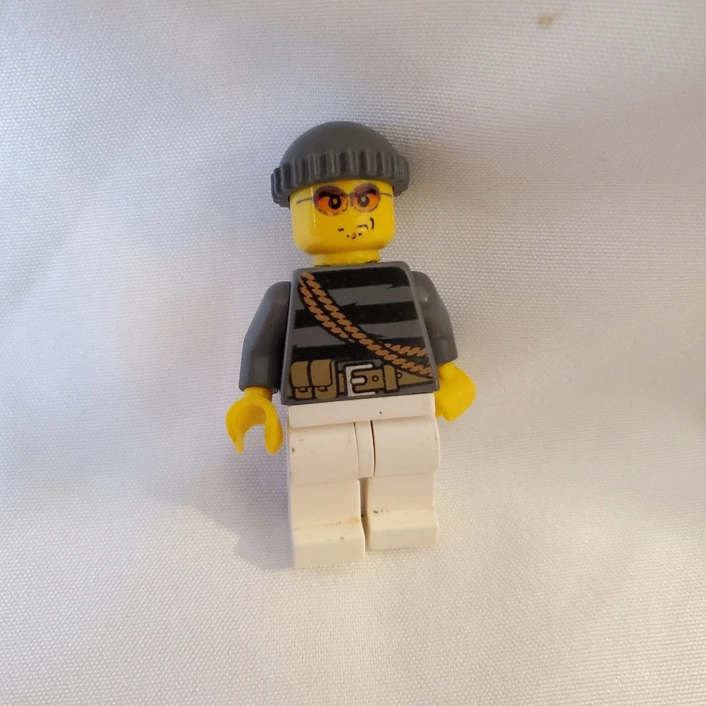 LEGO City Minifigure Crook Bandit Gray‎ Beanie Orange Sunglasses Striped Shirt